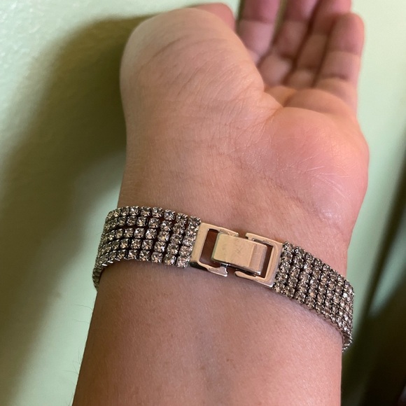 Elegant four strand Silver Bracelet with sparkly stones - Picture 6 of 6